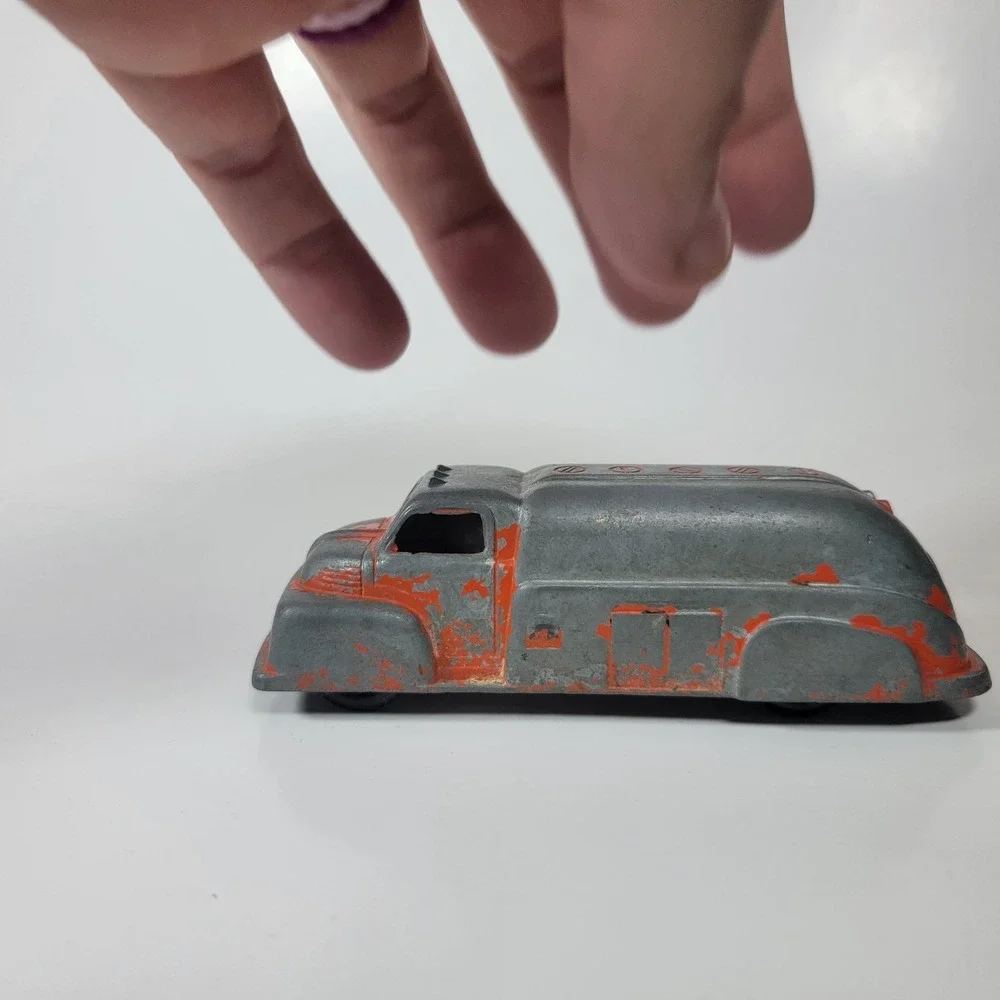 TootsieToy 1940s Red Gas Tanker Truck 6